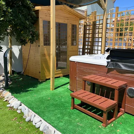 Apartamento De Un Dormitorio Con Jardin